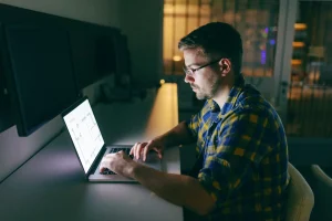 o que diz a lei sobre hora extra e como o sistema de ponto pode ajudar