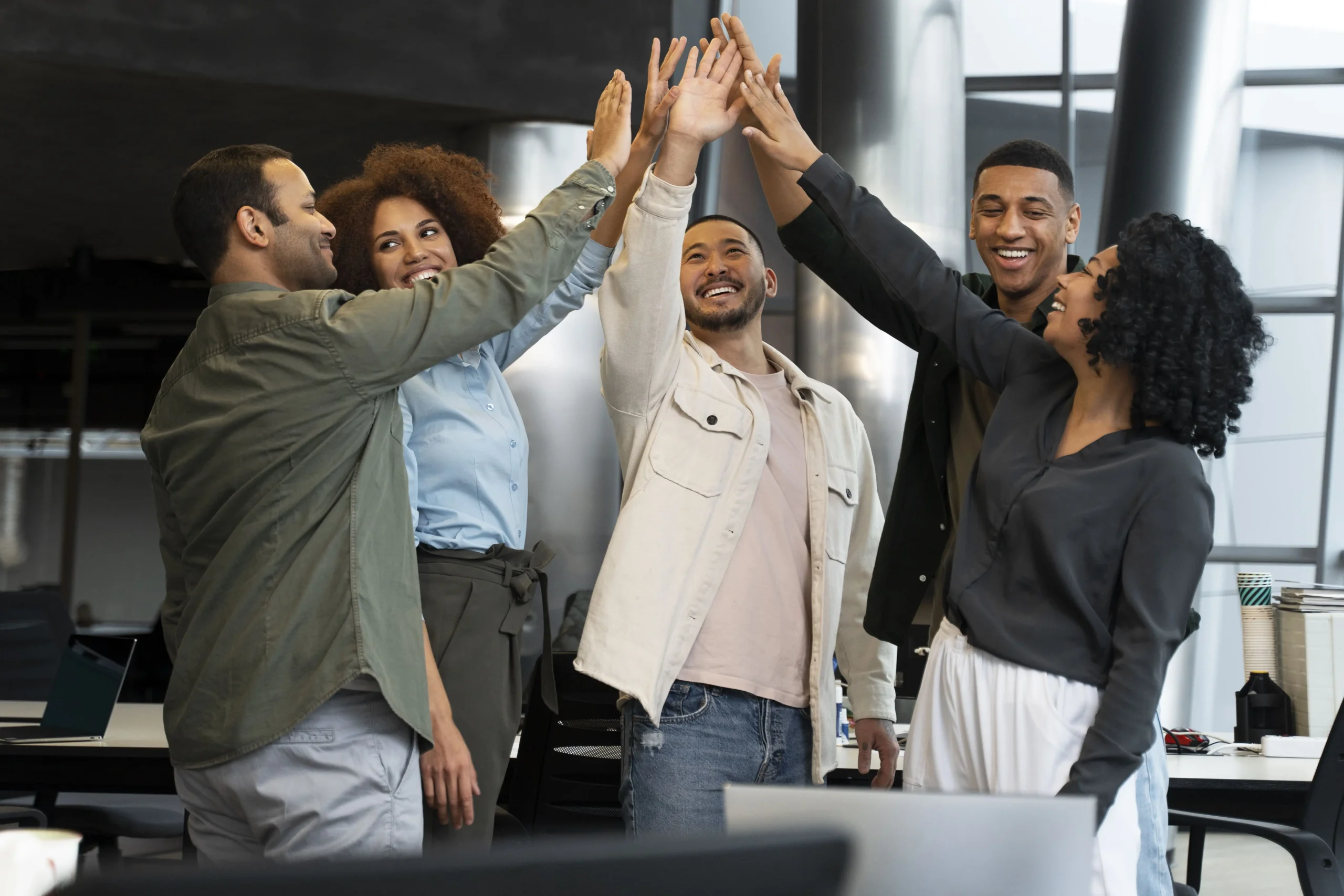colaboradores felizes com a empresa ter adotado benefícios flexiveis