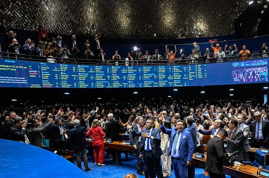 Fim da escala 6x1: veja as novas regras da PEC.